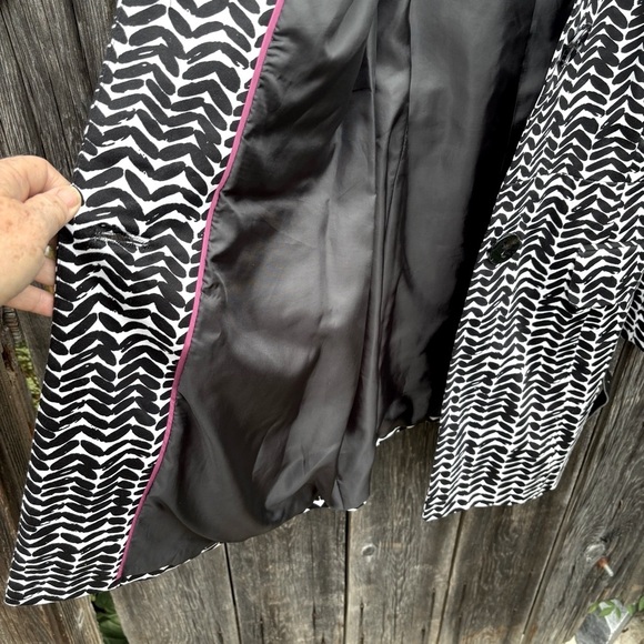 East 5th Black and White Patterned Women's Coat w/ pockets & Black Belt Size XL - Picture 10 of 13